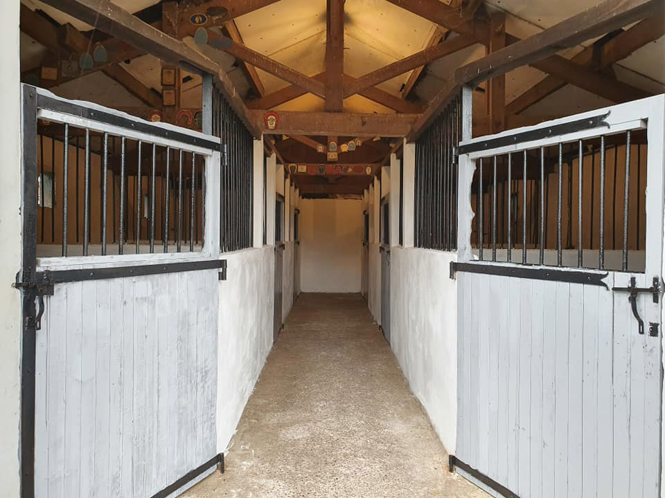 Les écuries Robin Verlhac Pension box en dur